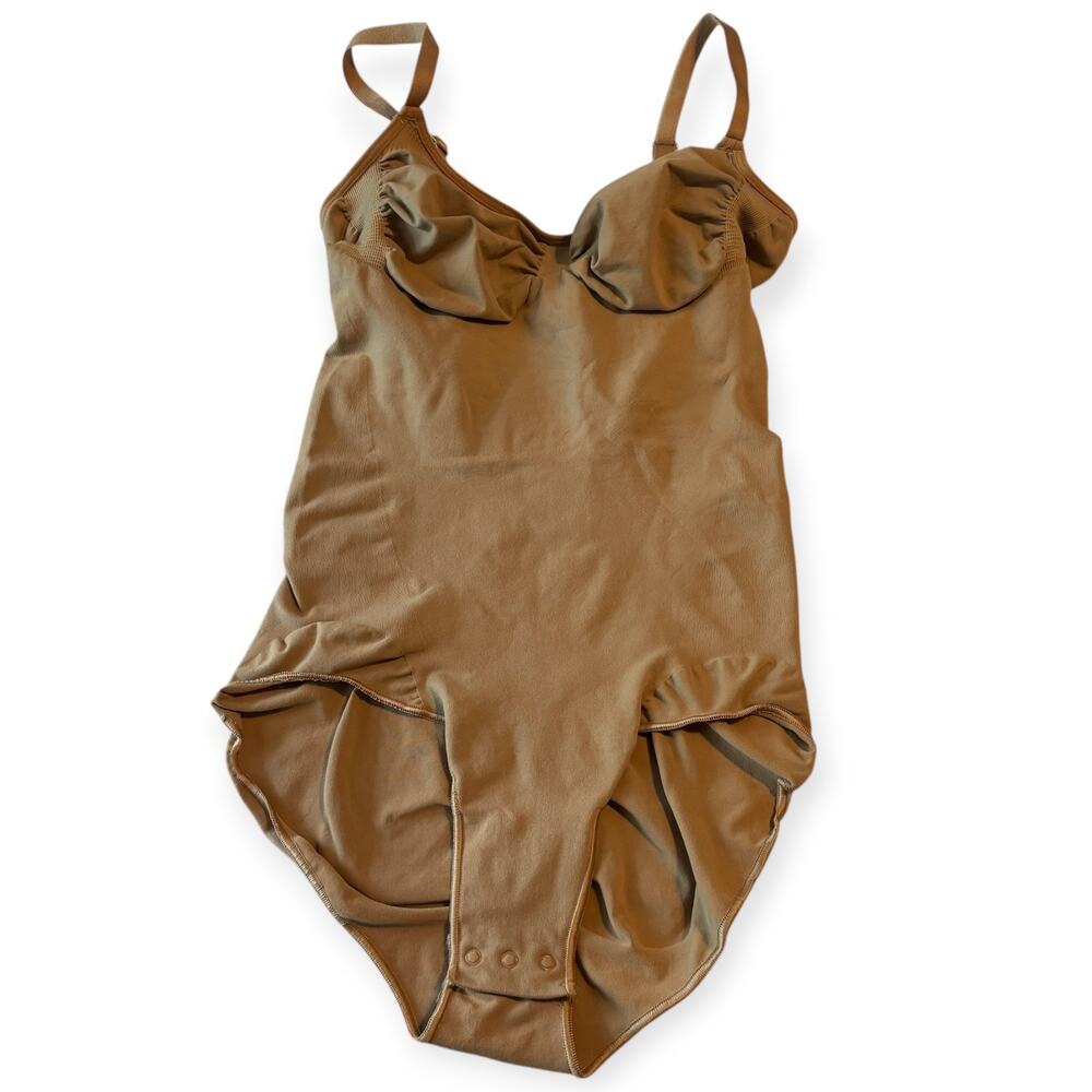 SKIMS Shapewear Bodysuit 2X Nude Built In Bra Snap Crotch Adjustable Straps